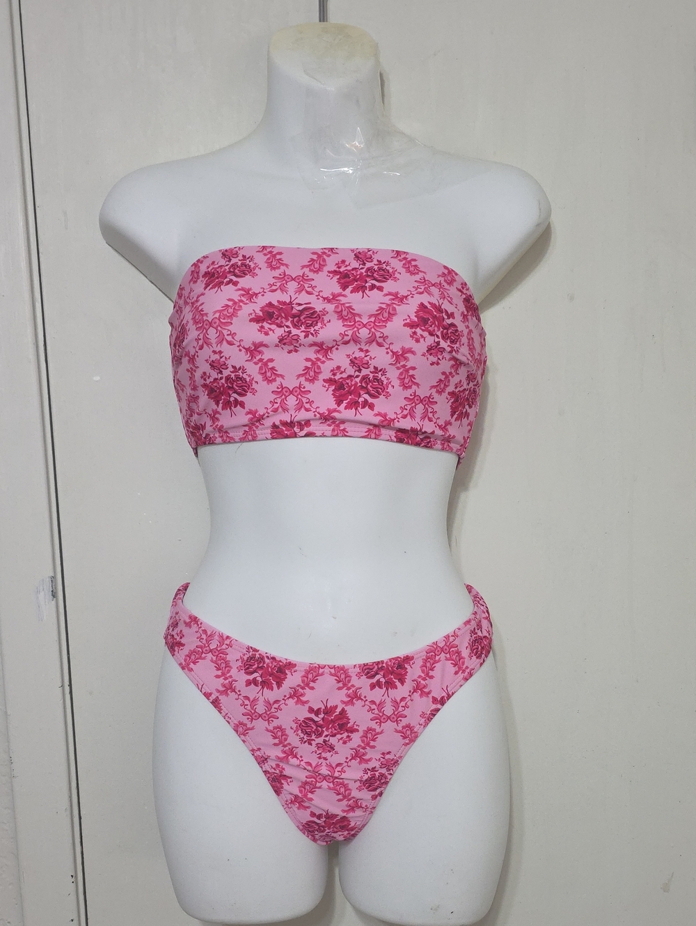 Swimsuit Top & Bottoms. Size Small. 82% Polyester, 18% Elastane. Made In China.